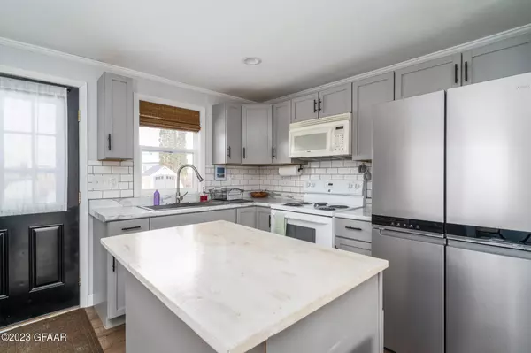 446 5TH Avenue SE, East Grand Forks, MN 56721
