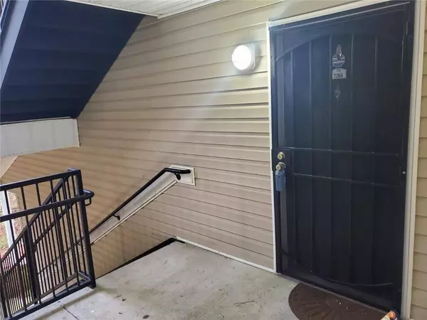 7204 Fairington Ridge CIR, Lithonia, GA 30038