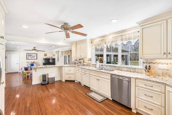 206 Plain St, Rehoboth, MA 02769