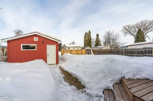 446 5TH Avenue SE, East Grand Forks, MN 56721