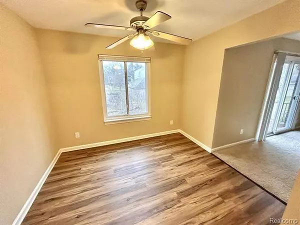 505 W Highland Road C-13, Howell, MI 48843