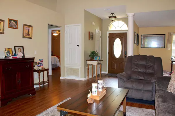 6745 Community Dr, Pensacola, FL 32526