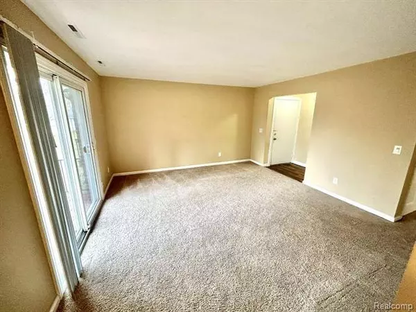 505 W Highland Road C-13, Howell, MI 48843