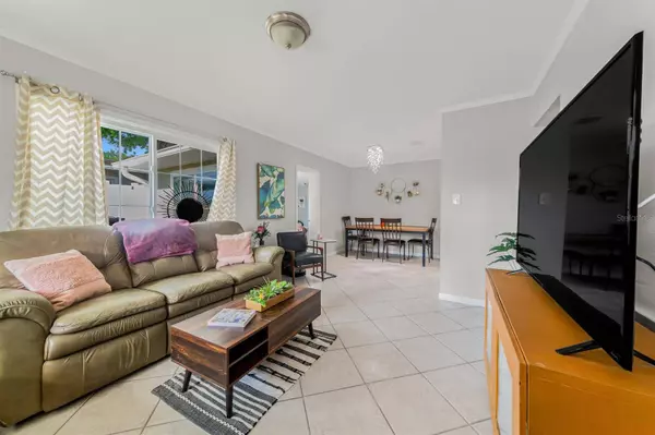 305 S LAKEWOOD DR, Orlando, FL 32803