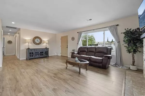 9925 Delphi ST, Santee, CA 92071