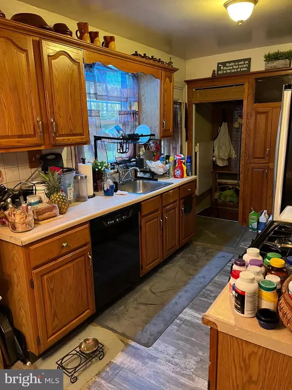 8 OREGON AVE, Mount Laurel, NJ 08054