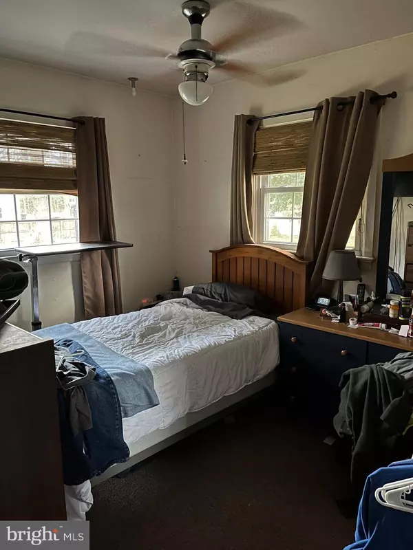 8 OREGON AVE, Mount Laurel, NJ 08054