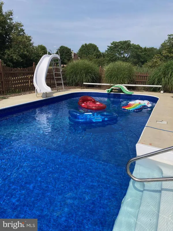 861 MARLOWE RD, Charles Town, WV 25414