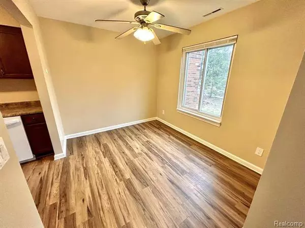 505 W Highland Road C-13, Howell, MI 48843