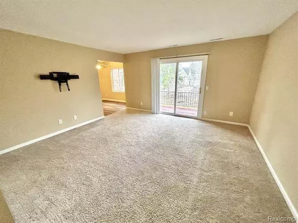 505 W Highland Road C-13, Howell, MI 48843