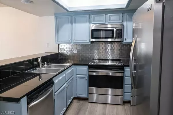 8901 Antioch Way, Las Vegas, NV 89117