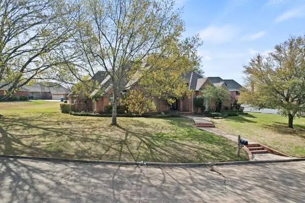210 Turnberry Circle, Mount Pleasant, TX 75455