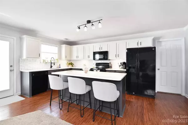 4310 Barnside LN, Charlotte, NC 28216