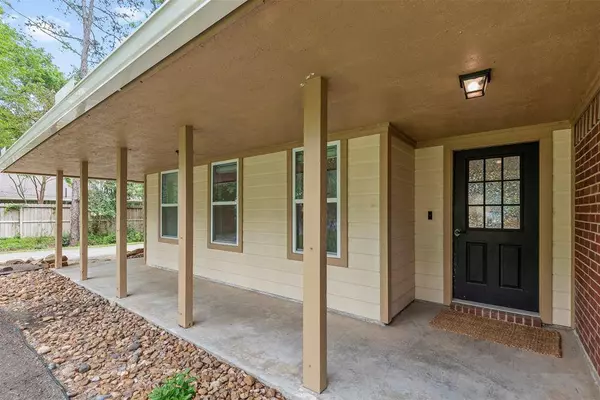 2402 Pebblebrook CIR, Conroe, TX 77384