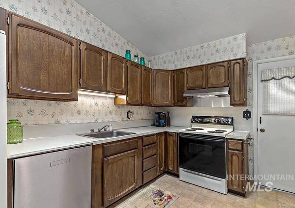 1131 S Abbey Cir, Boise, ID 83705