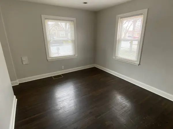 9208 S Sawyer Avenue, Evergreen Park, IL 60805