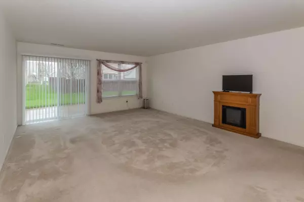 2727 Bluestone DR, Greenfield, IN 46140