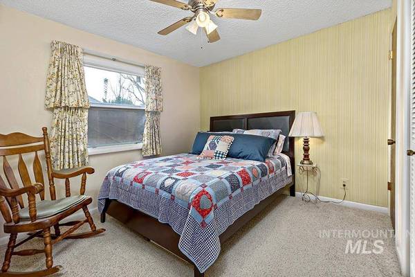 1131 S Abbey Cir, Boise, ID 83705