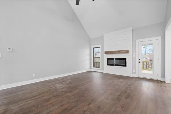 204 Sherlock Dr, Clarksville, TN 37043