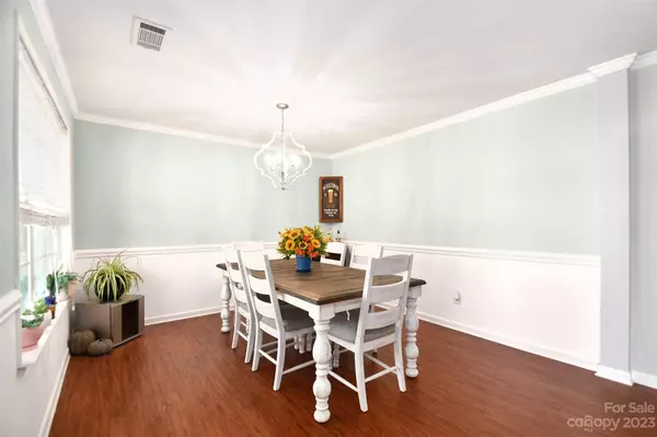 4310 Barnside LN, Charlotte, NC 28216