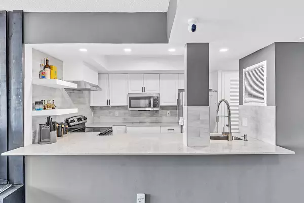 1060 Crystal Lake DR 203, Deerfield Beach, FL 33064