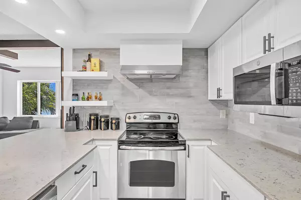 1060 Crystal Lake DR 203, Deerfield Beach, FL 33064