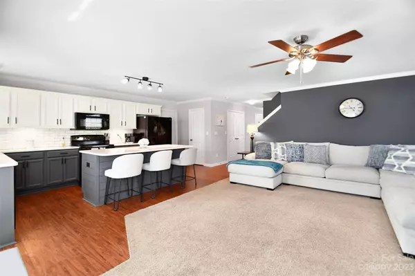 4310 Barnside LN, Charlotte, NC 28216