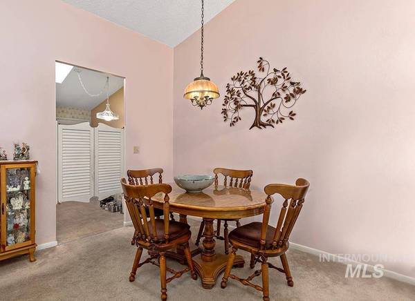 1131 S Abbey Cir, Boise, ID 83705