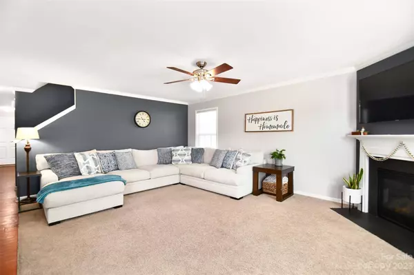 4310 Barnside LN, Charlotte, NC 28216