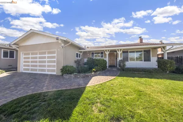 917 Las Pavadas Ave, San Rafael, CA 94903