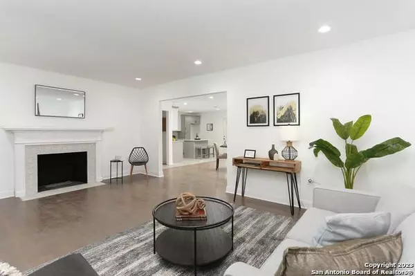 417 ALEXANDER HAMILTON DR, San Antonio, TX 78228-3126