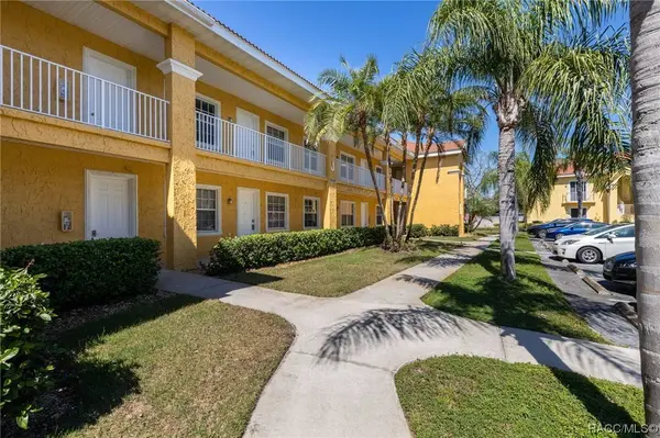 21012 Picasso CT #J205, Land 0 Lakes, FL 34637