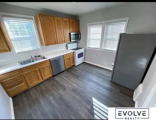 1902 Military Avenue, Omaha, NE 68111