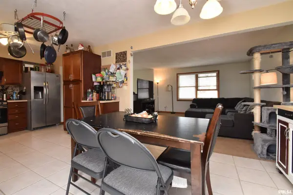 125 SHOSHONE DR, East Peoria, IL 61611