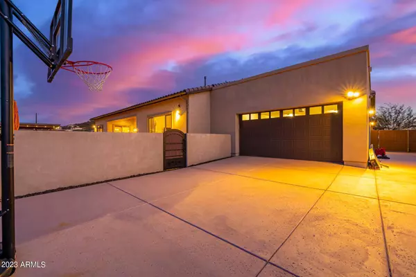 6328 W FETLOCK Trail, Phoenix, AZ 85083