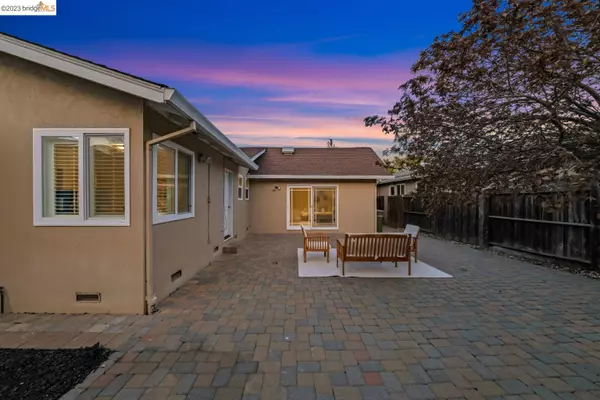 917 Las Pavadas Ave, San Rafael, CA 94903