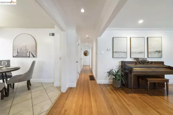 917 Las Pavadas Ave, San Rafael, CA 94903