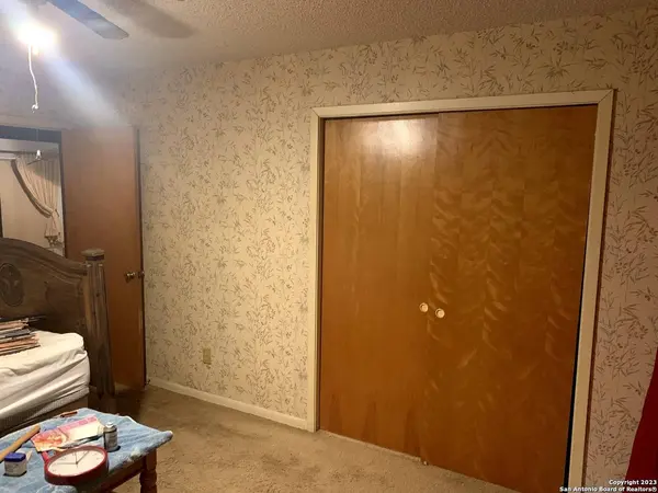 129 Bluebonnet Dr, Uvalde, TX 78801