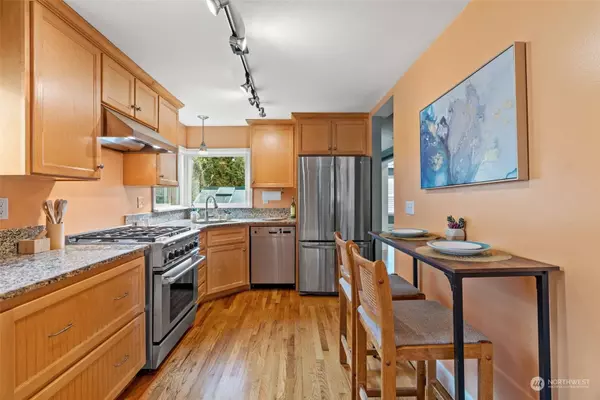 7530 25th AVE NW, Seattle, WA 98117