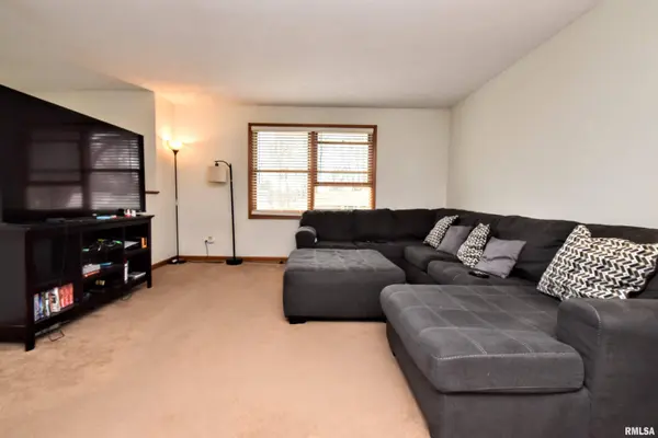 125 SHOSHONE DR, East Peoria, IL 61611