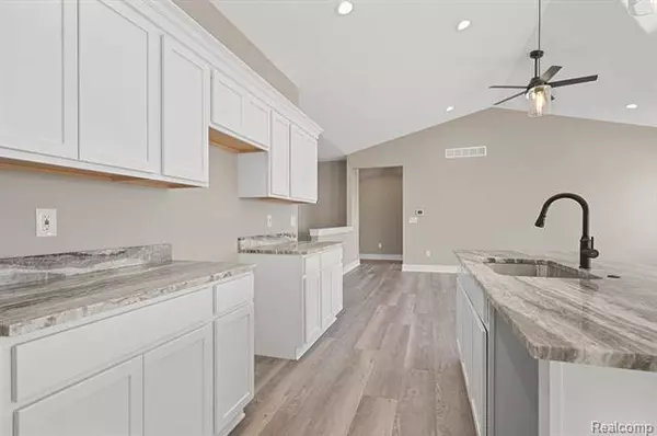 10538 PINE VALLEY Drive, Grand Blanc, MI 48439