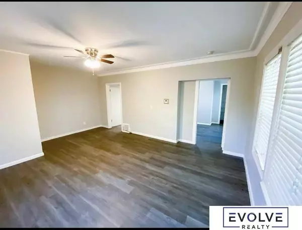 1902 Military Avenue, Omaha, NE 68111