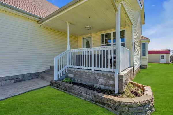 131 N Cavalcade Cir, Oak Grove, KY 42262