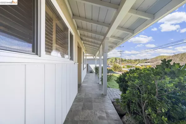 917 Las Pavadas Ave, San Rafael, CA 94903