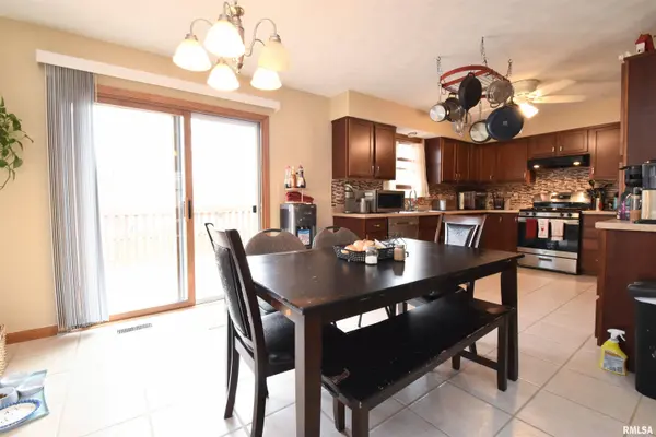 125 SHOSHONE DR, East Peoria, IL 61611