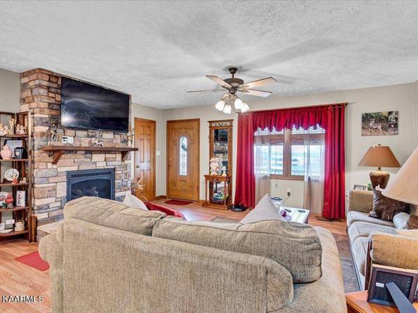 1621 Sequoyah DR, Mooresburg, TN 37811