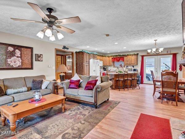 1621 Sequoyah DR, Mooresburg, TN 37811