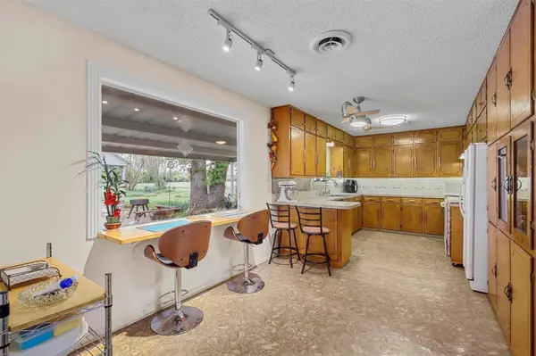 6301 Dave Court, Tolar, TX 76476