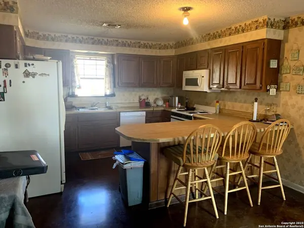 129 Bluebonnet Dr, Uvalde, TX 78801