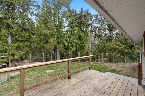 1271 Chatsworth Rd, Hilliers, BC V9K 1V6
